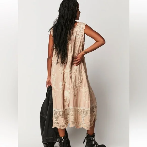 Magnolia Pearl European Cotton Dress - Picture 3 of 7